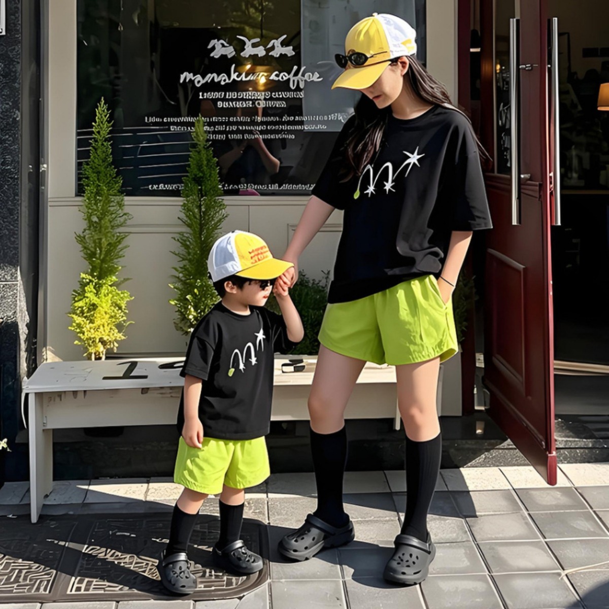 親子ペアルック ポップスターロゴ ブラックTシャツ
